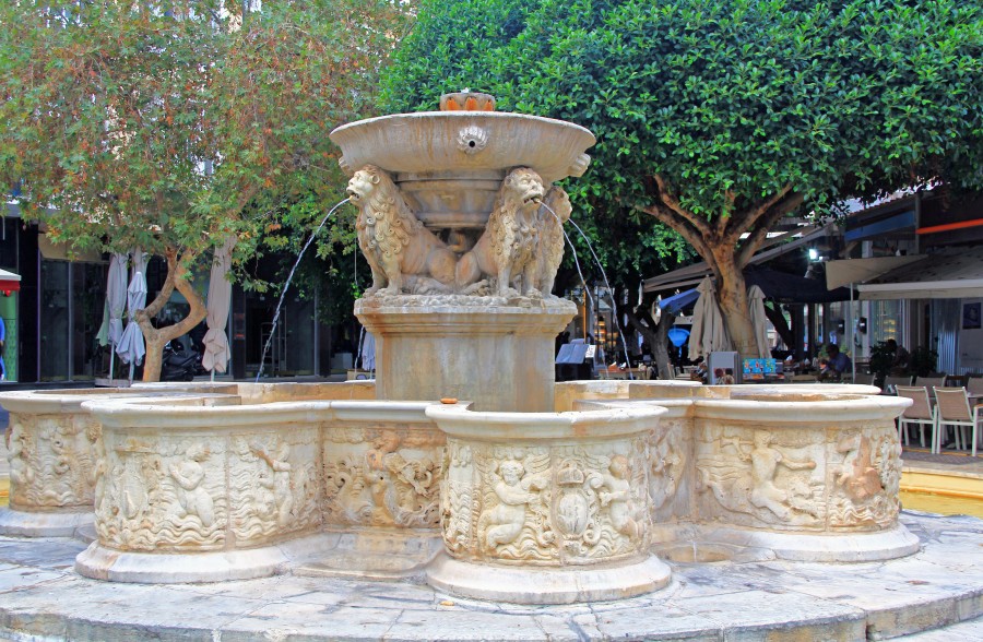 Herklion_lion_fountain