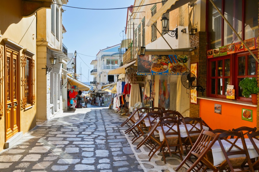 Tinos town, restaurants and shops